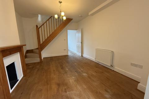 4 bedroom terraced house to rent, Waterloo Road, Wellington, Somerset, TA21