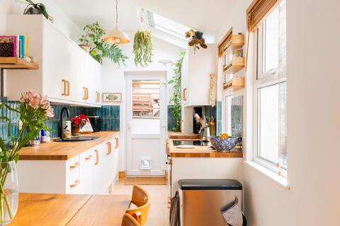 252b Bath Road, Arnos Vale, Bristol, BS4 3EN
