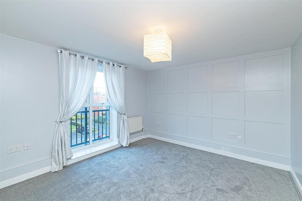 Holywell Drive, Warrington 2 bed apartment £125,000
