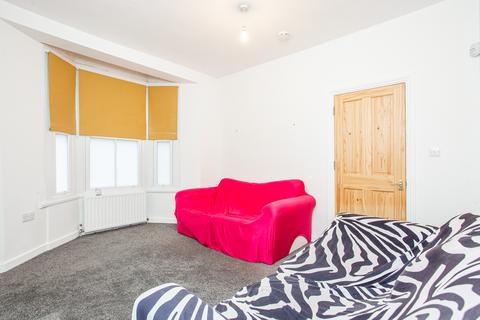 4 bedroom terraced house to rent, Fairfoot Road, Bow, E3