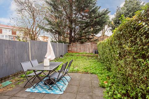 4 bedroom terraced house to rent, Fairfoot Road, Bow, E3