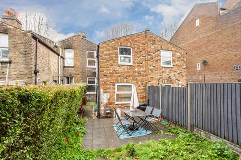 4 bedroom terraced house to rent, Fairfoot Road, Bow, E3