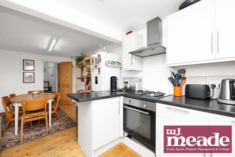 4 bedroom terraced house to rent, Fairfoot Road, Bow, E3