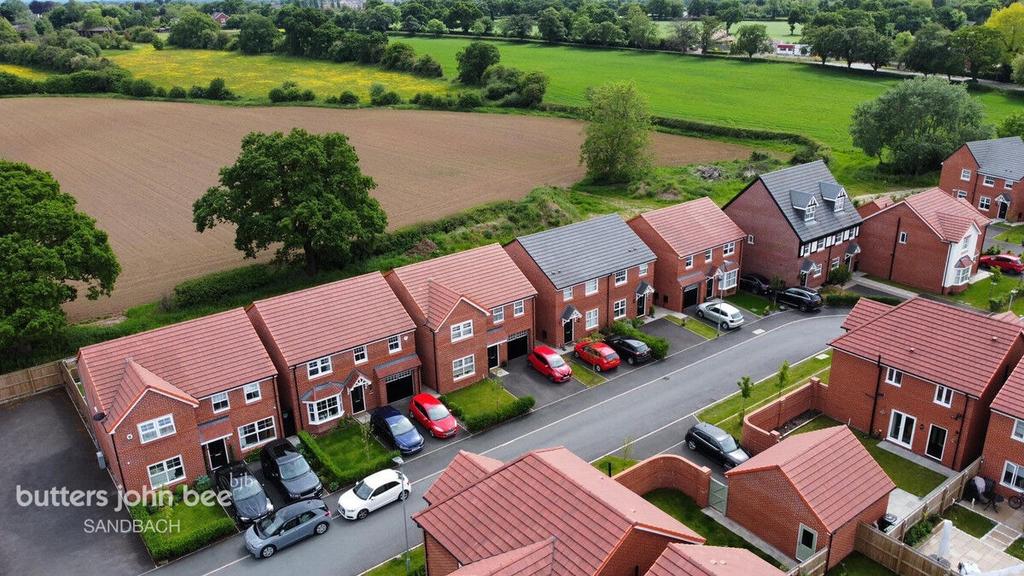 Lee Place, Sandbach 4 bed detached house £350,000