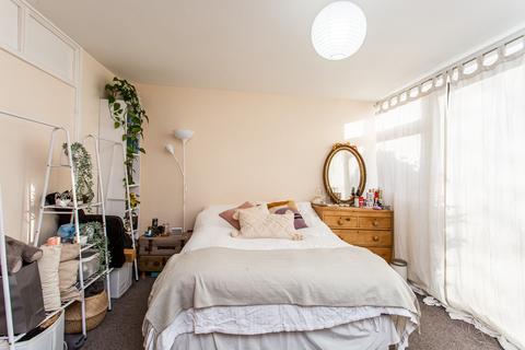 Flat 17, Dethick Court Ford Road, London, E3 5PQ