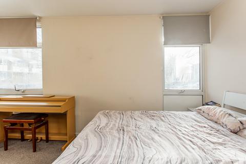 Flat 17, Dethick Court Ford Road, London, E3 5PQ