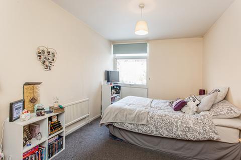 Flat 17, Dethick Court Ford Road, London, E3 5PQ