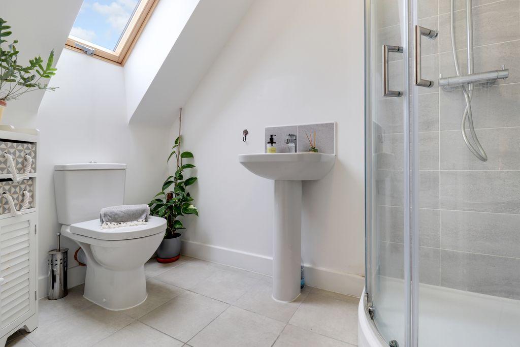 Ensuite to Bed 1