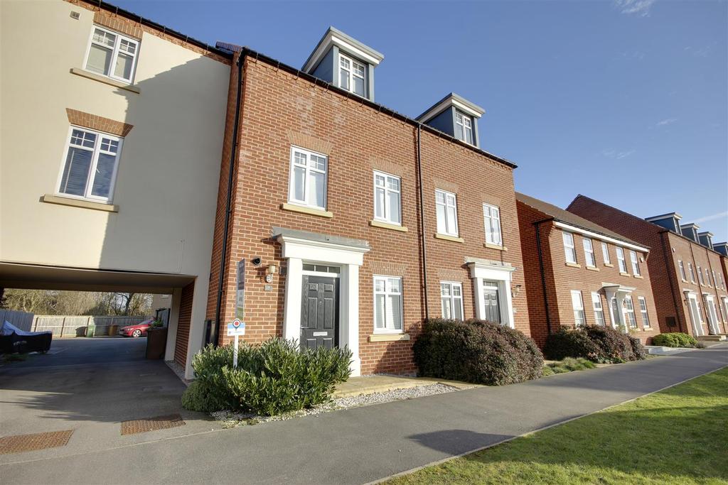 Broad Avenue, Hessle 3 bed townhouse £275,000