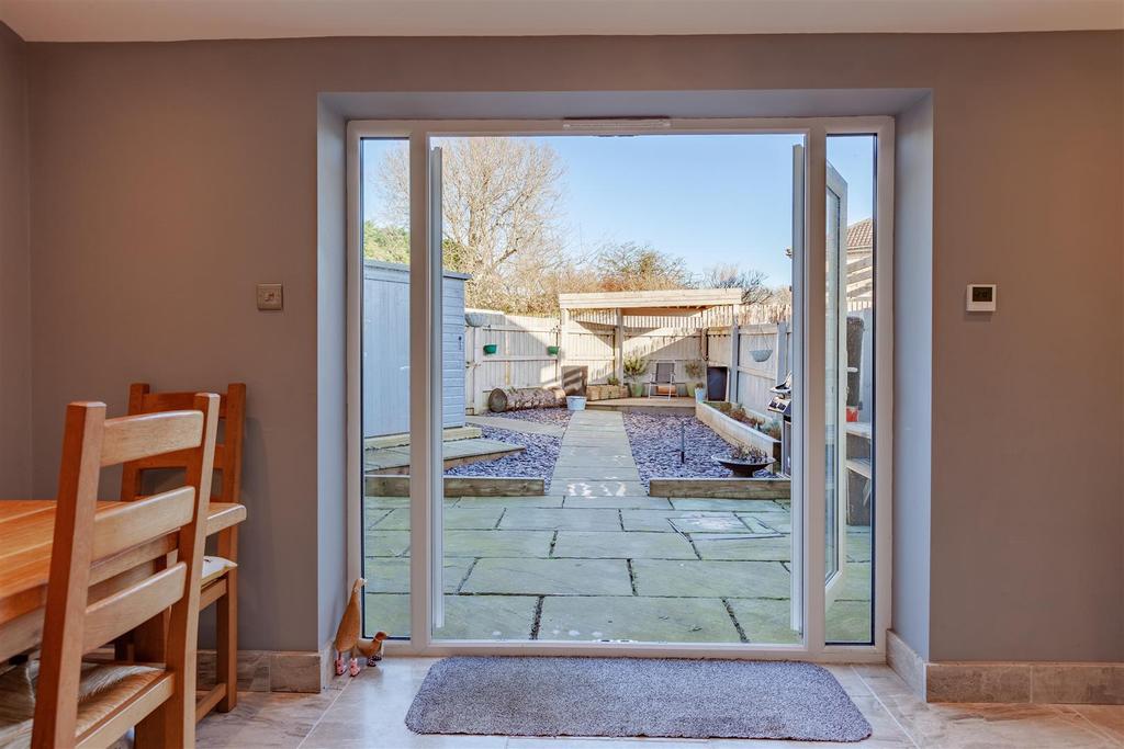 Stratton Heights Cirencester GL7 2RN 3 bed terraced house £1,295