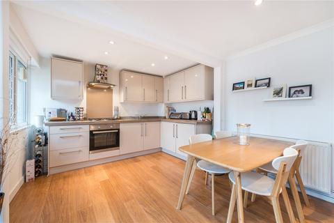 2 bedroom flat to rent, Bassingham Road, London, SW18