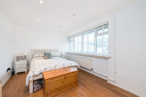 2 bedroom flat to rent, Bassingham Road, London, SW18