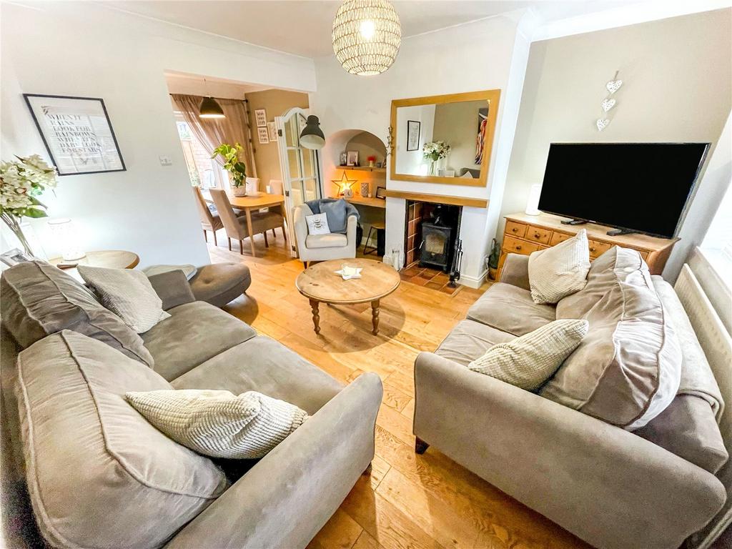 Alder Grove, Hoole, Chester, CH2 3 bed semidetached house £265,000