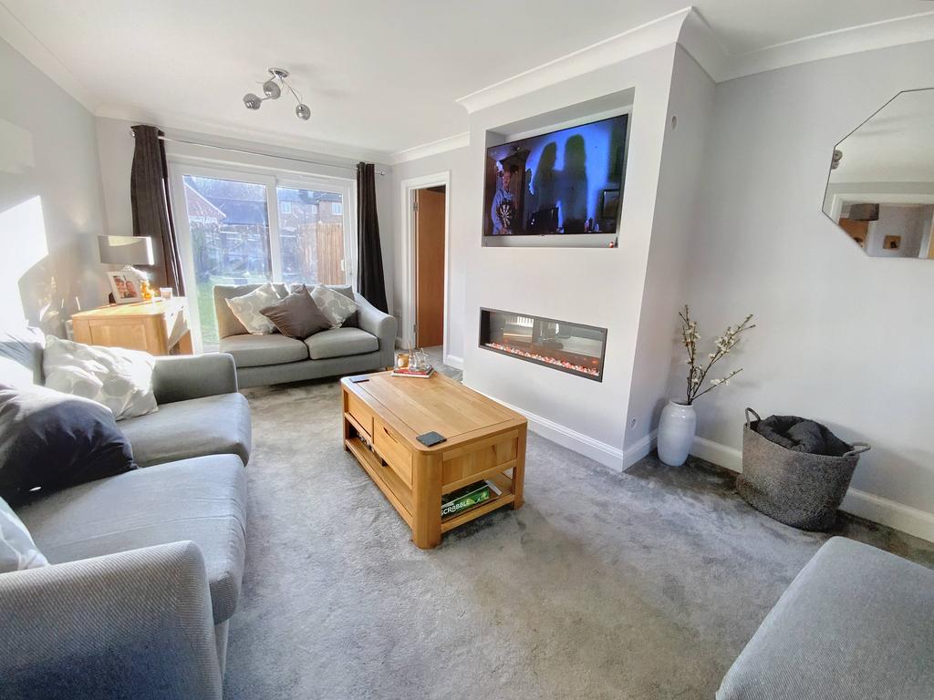McArthur Drive, Kings Hill ME19 4 bed semidetached house £1,950 pcm