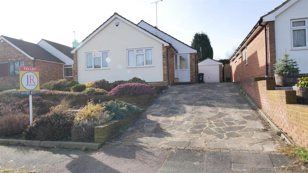 Brookside Crescent, Cuffley 2 bed detached bungalow £1,895 pcm (£437 pw)