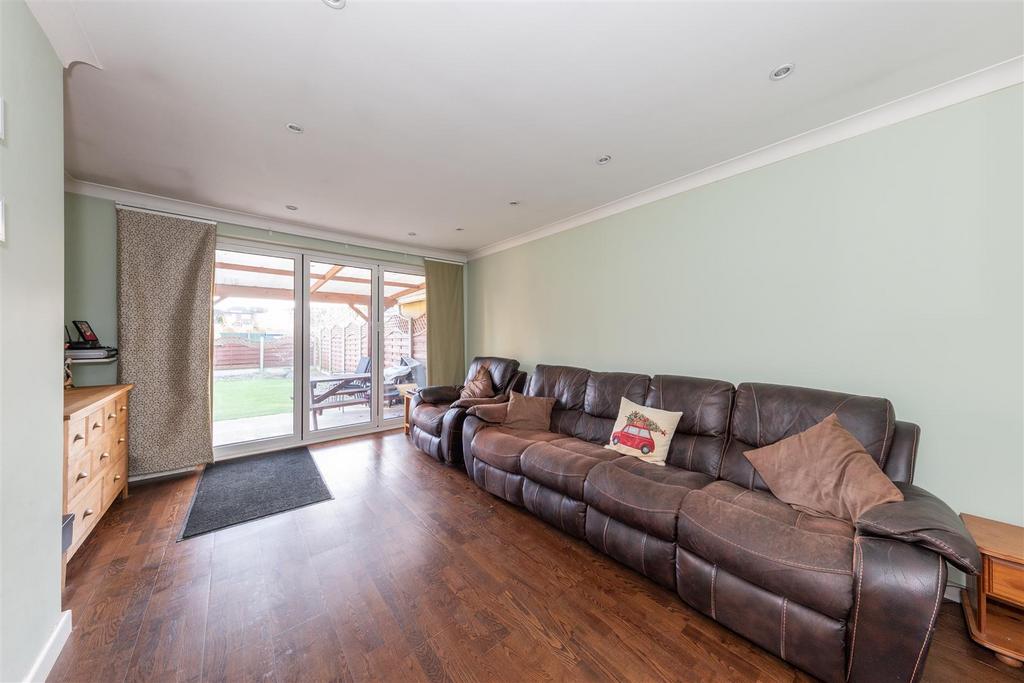 Borrowdale Avenue, Dunstable, Bedfordshire 2 bed semidetached bungalow £375,000