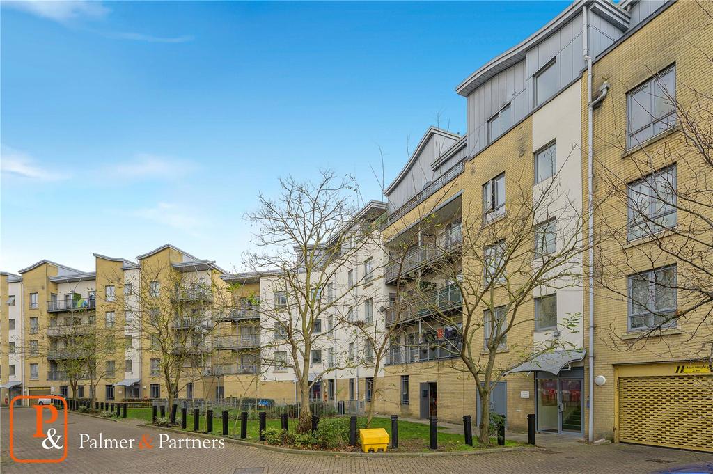 Yeoman Close, Ipswich, Suffolk, IP1 2 bed apartment for sale £150,000