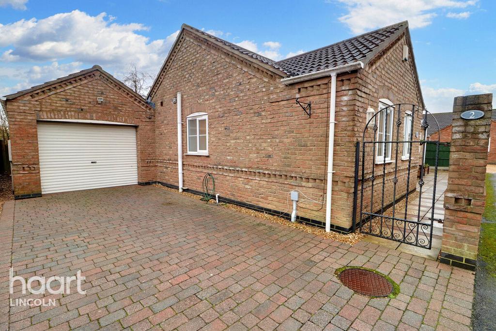 Blackthorn Lane, Cherry Willingham 2 bed detached bungalow £300,000