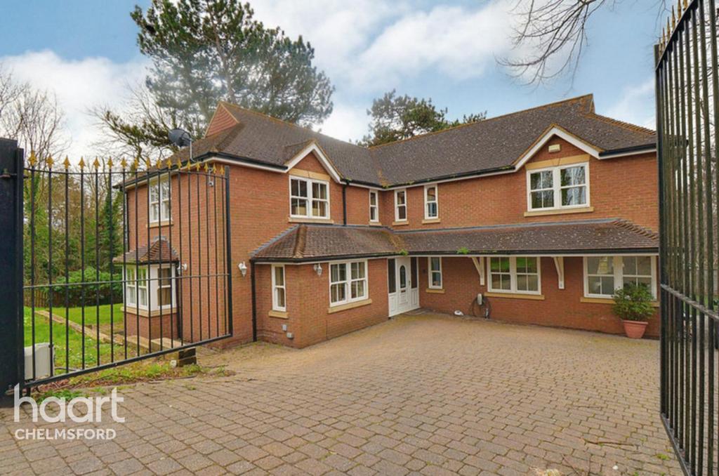 Arbour Lane, Chelmsford 5 bed detached house £1,000,000
