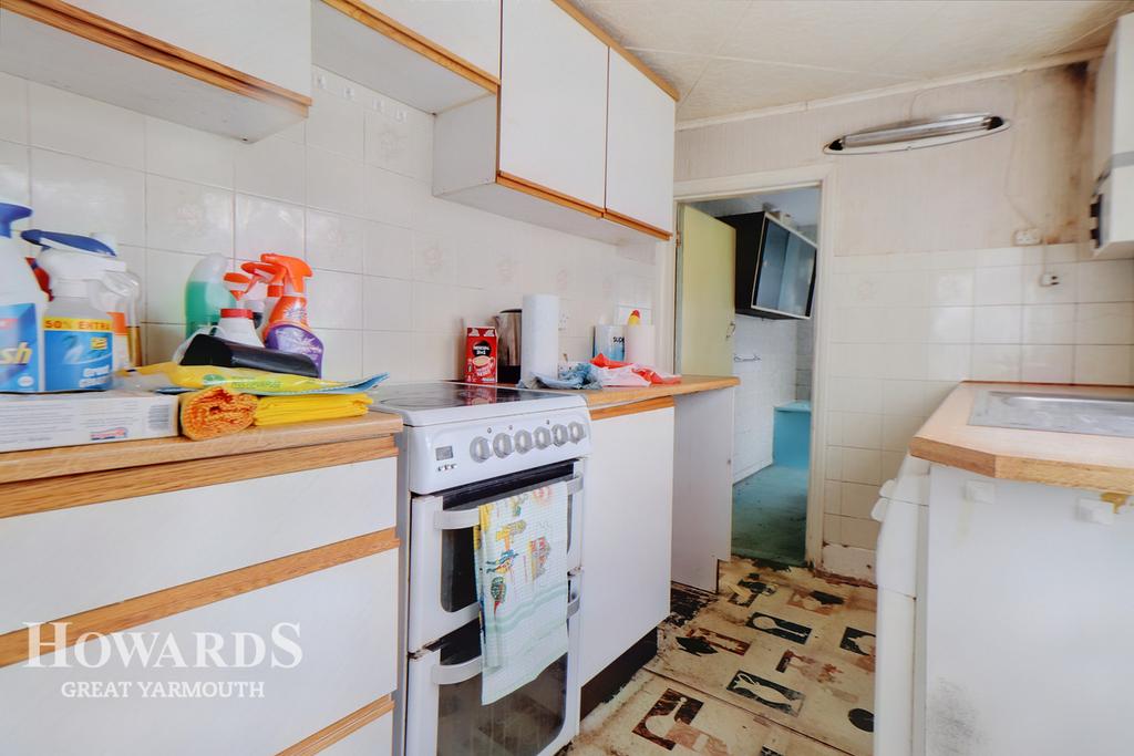 Caister Road, Great Yarmouth 3 bed terraced house for sale £130,000