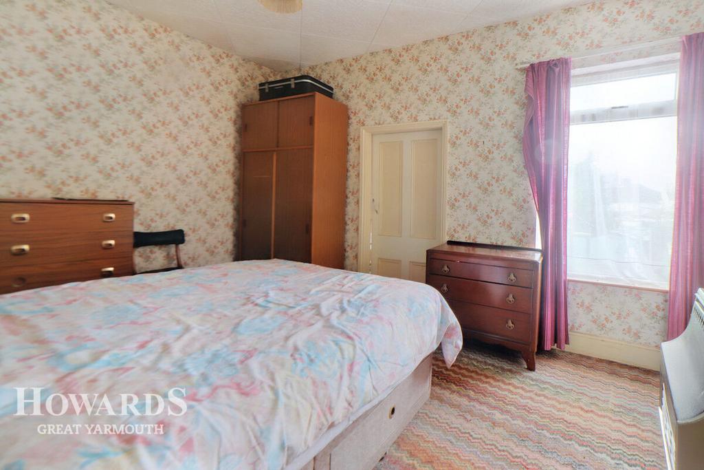 Caister Road, Great Yarmouth 3 bed terraced house for sale £100,000