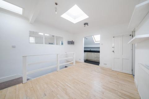 Top Floor Flat, 8 Highlands Avenue, London, W3 6ET