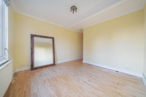 Top Floor Flat, 8 Highlands Avenue, London, W3 6ET