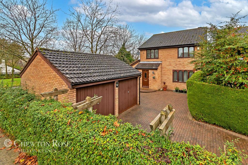 Stokenchurch Place, Bradwell Common 4 bed detached house £600,000