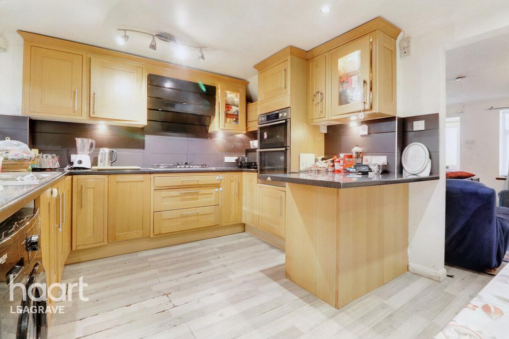 Sudbury Road, Luton 3 bed semidetached house £325,000