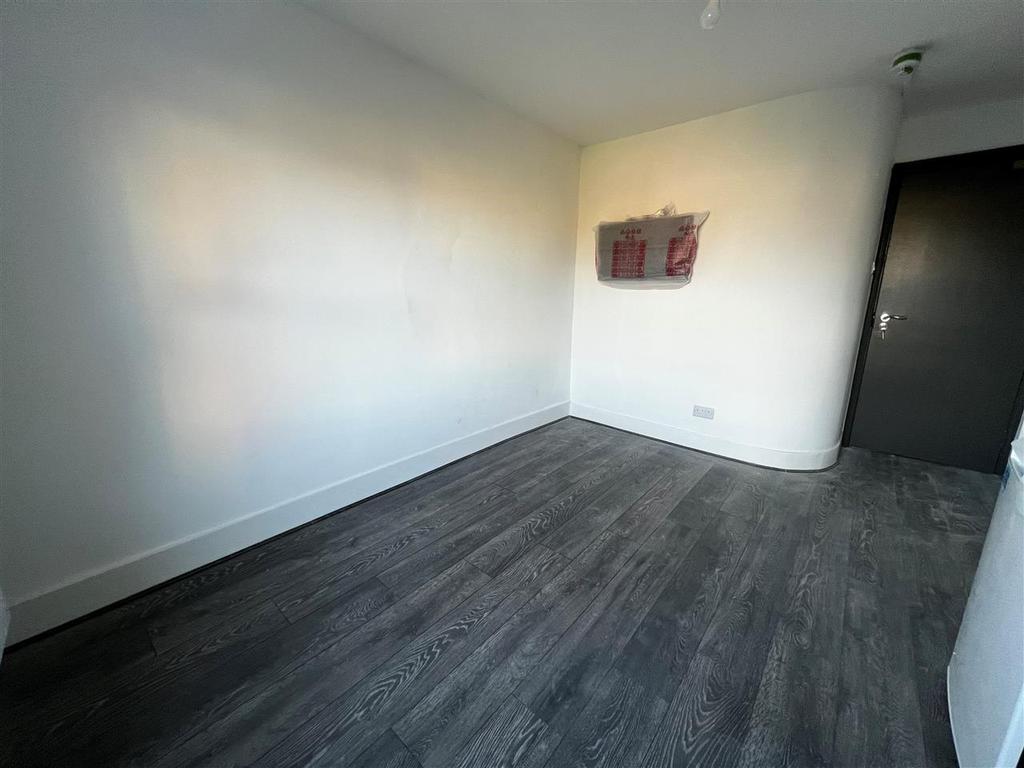 Putney Bridge Road, Flat 7, London Studio £850 pcm (£196 pw)