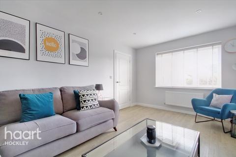 8 Alfred Gardens, Rochford, SS4 1JX