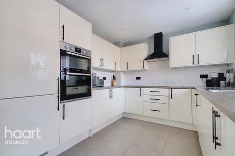 8 Alfred Gardens, Rochford, SS4 1JX