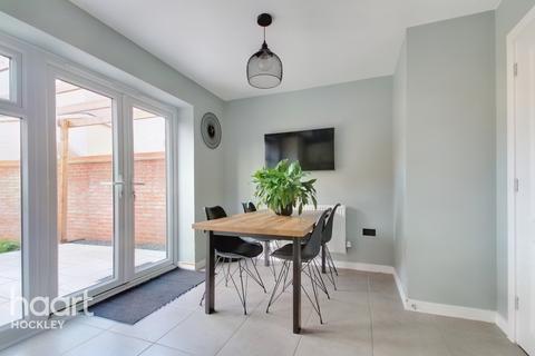 8 Alfred Gardens, Rochford, SS4 1JX