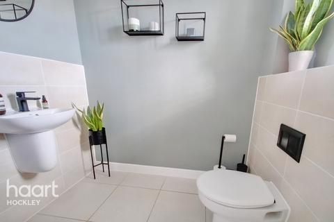 8 Alfred Gardens, Rochford, SS4 1JX