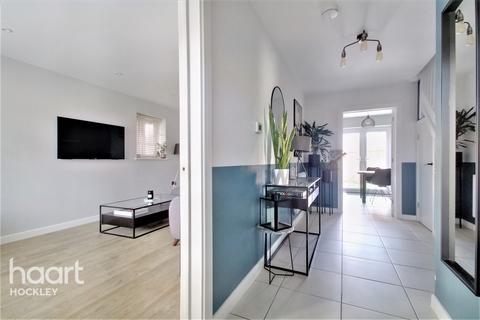 8 Alfred Gardens, Rochford, SS4 1JX