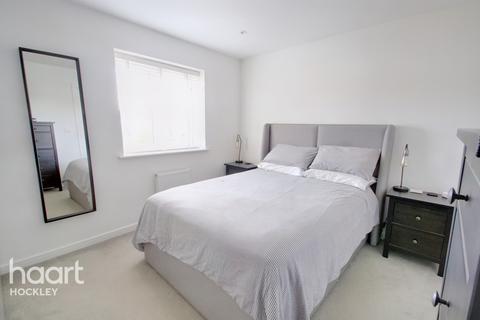 8 Alfred Gardens, Rochford, SS4 1JX