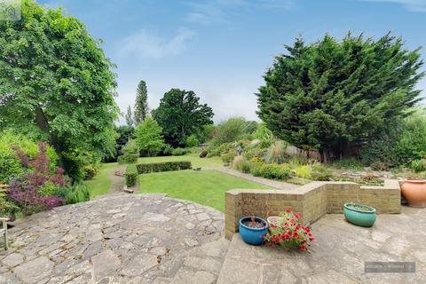 21 Eversley Crescent, London, N21 1EL