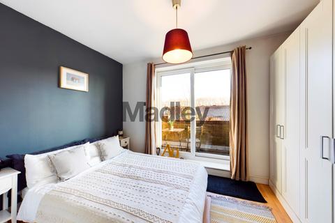 42 Greenland Mews, London, SE8 5JW