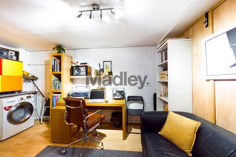 42 Greenland Mews, London, SE8 5JW