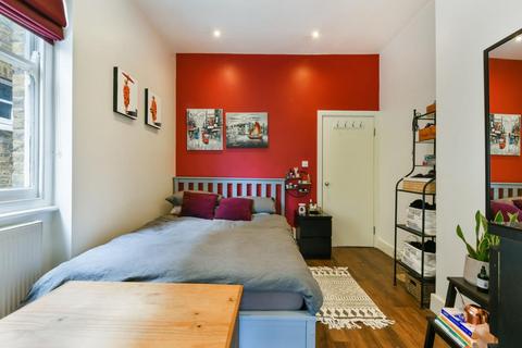 2 bedroom flat for sale - Burnham House, Sulgrave Road, Hammersmith , London, W6