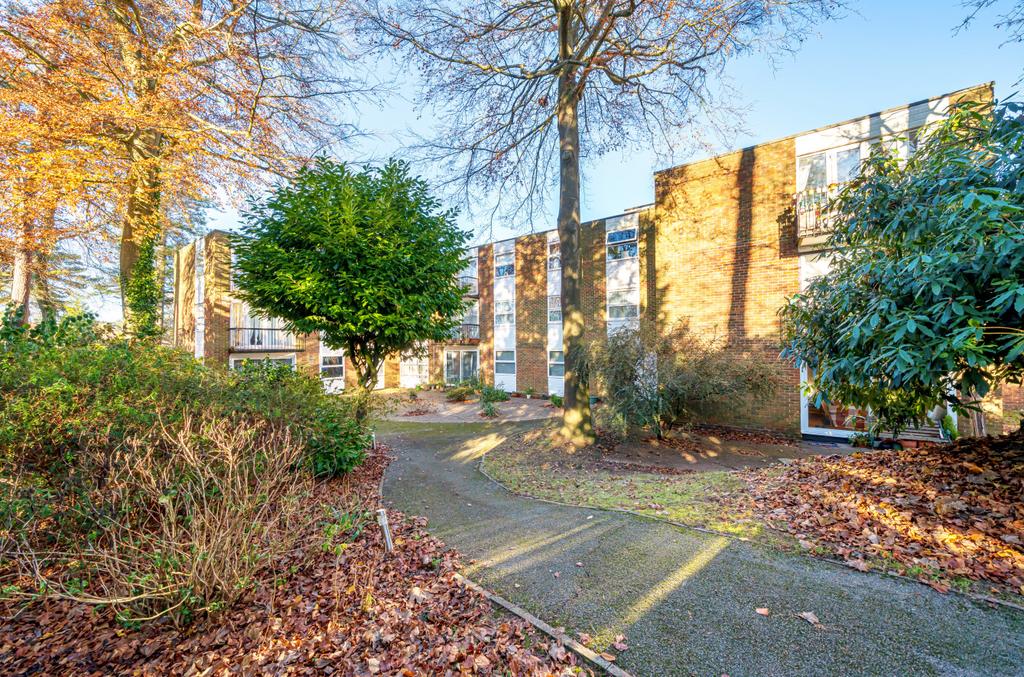 Pine House, Lingwood Close, Bassett... 3 bed apartment £235,000