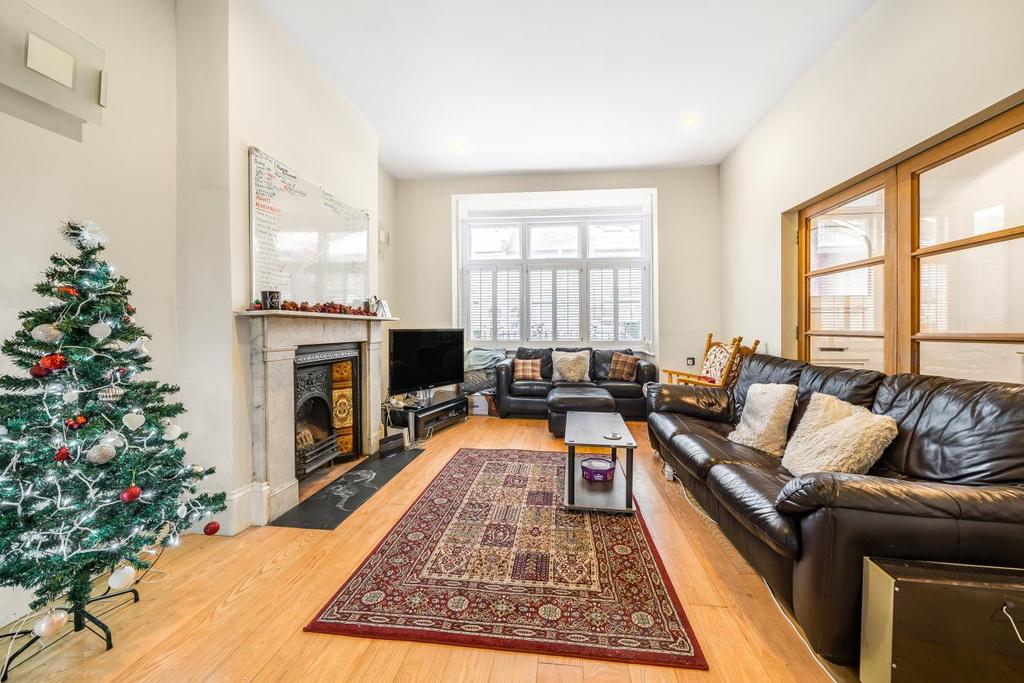 Crusoe Road, Mitcham 3 bed terraced house £600,000