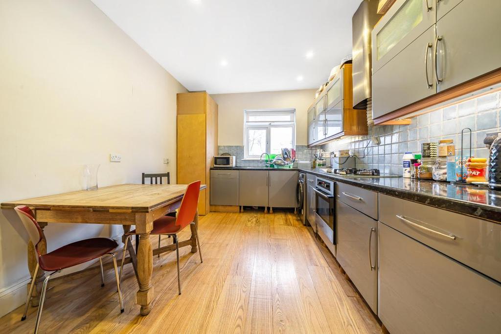 Crusoe Road, Mitcham 3 bed terraced house £600,000