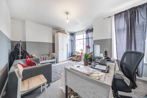 2 bedroom flat for sale - Central Road, Sudbury, Wembley, HA0