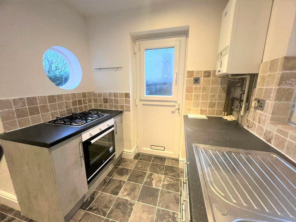 Cottingley Road, Allerton, Bradford... 2 bed terraced house £625 pcm (£144 pw)