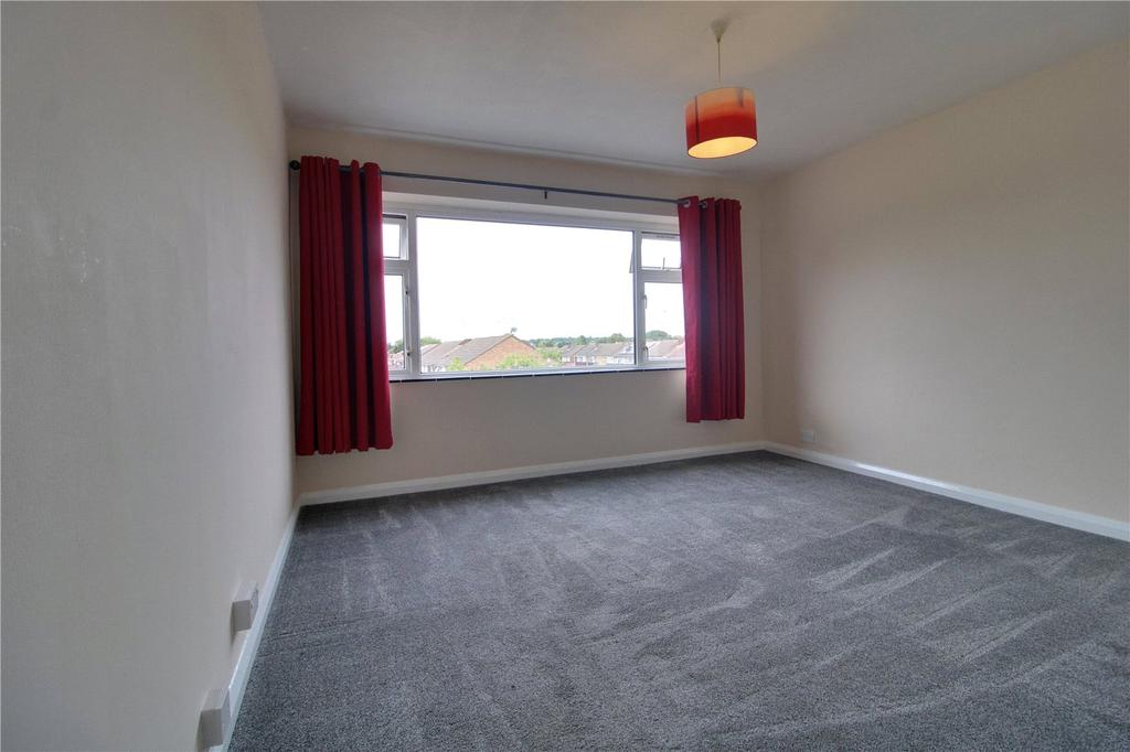 Hunters Court, Woodley, Reading, Berkshire, RG5 2 bed apartment £