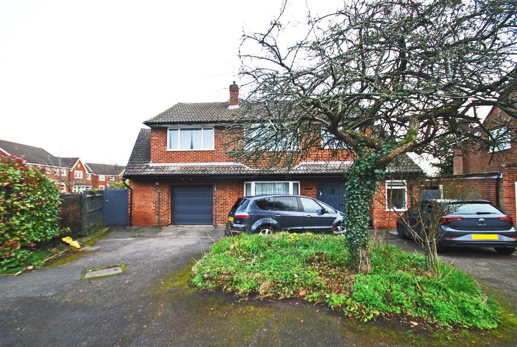 Crabtree Close, Beaconsfield, HP9 6 bed detached house for sale £