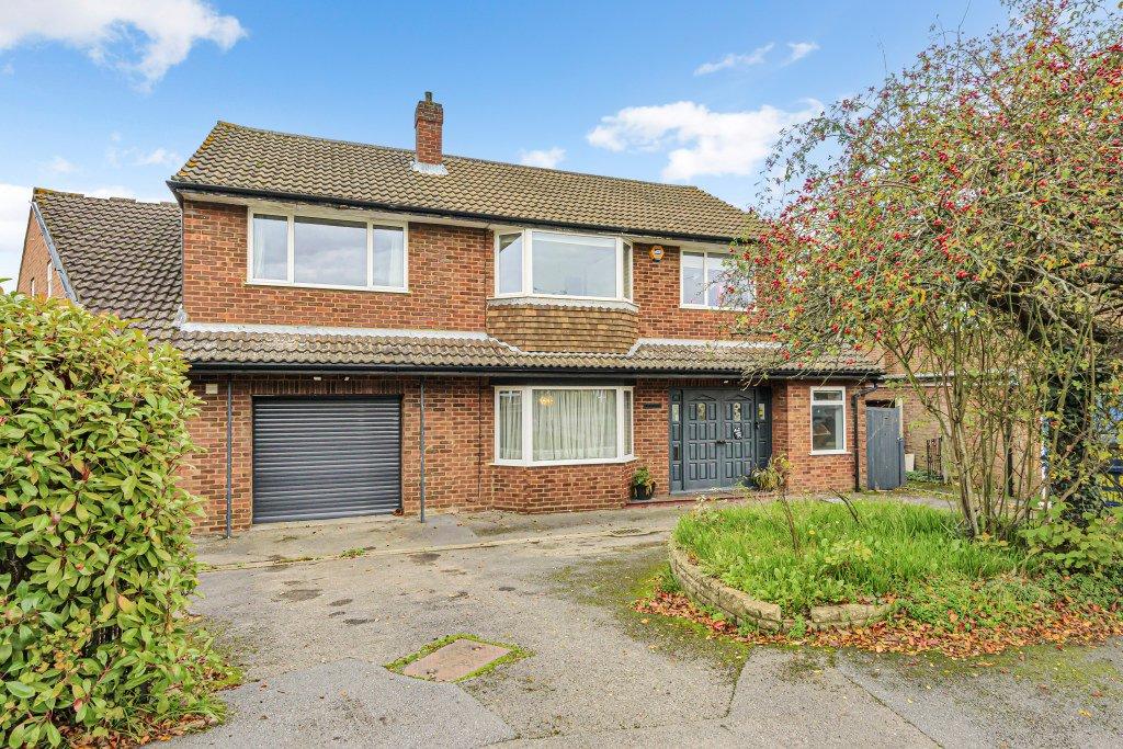 Crabtree Close, Beaconsfield, HP9 5 bed detached house - £1,200,000