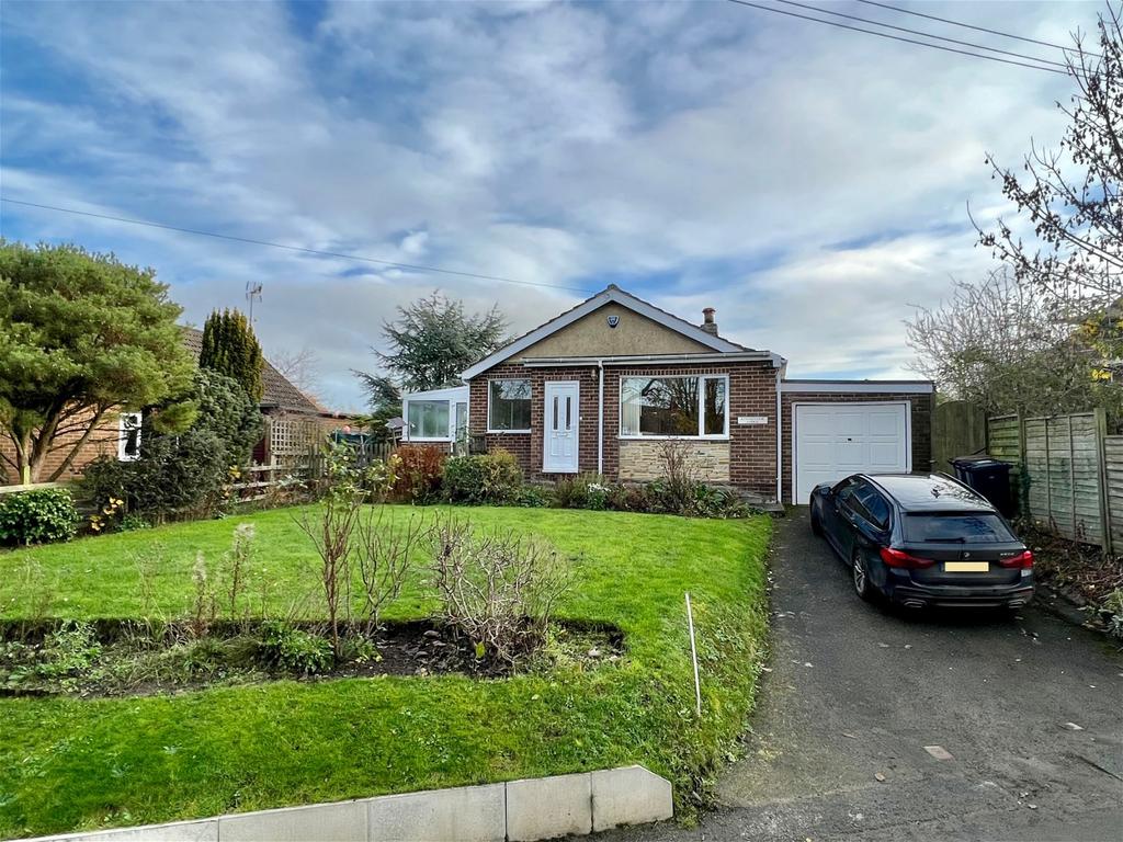 Cowthorpe, Warfield Lane, LS22 3 bed detached bungalow £275,000
