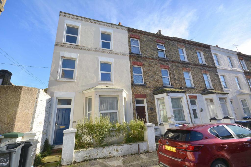 Oxford Street, Margate 1 bed flat - £155,000